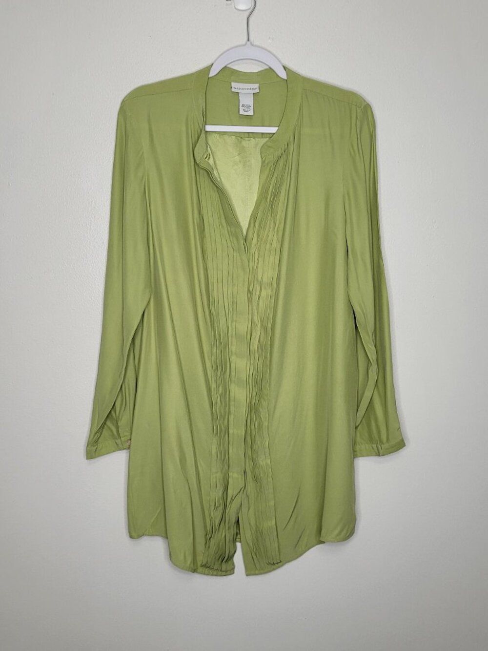 Soft Surrounding green 100% silk button front roll tab minimalist long sleeve L